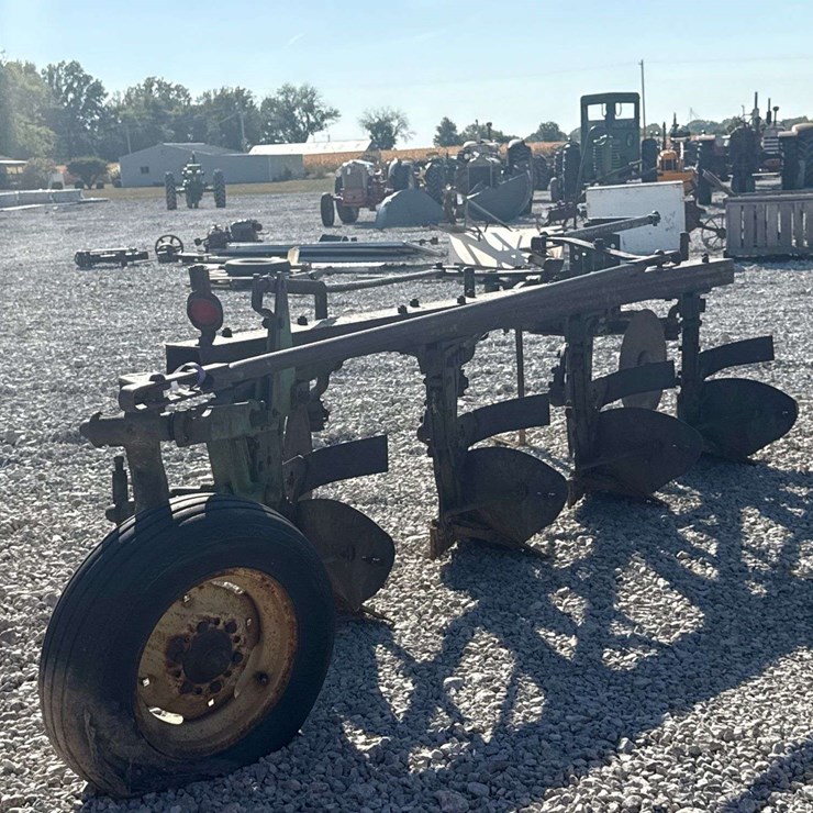 John Deere 4-Bottom Pull-Type Plow