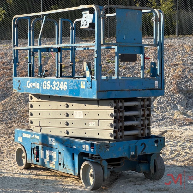 2006 GENIE GS3246