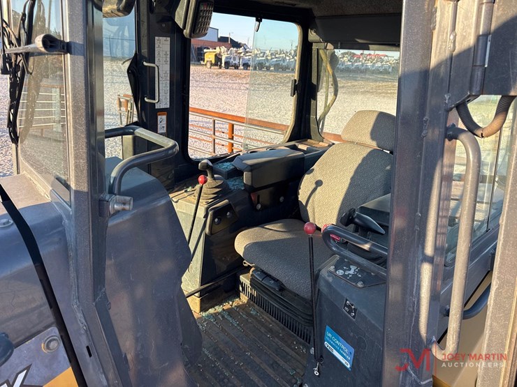2019-deere-650k-lgp-image-15