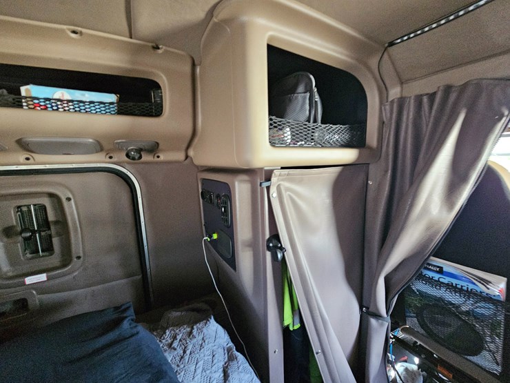 2010-peterbilt-389-image-85