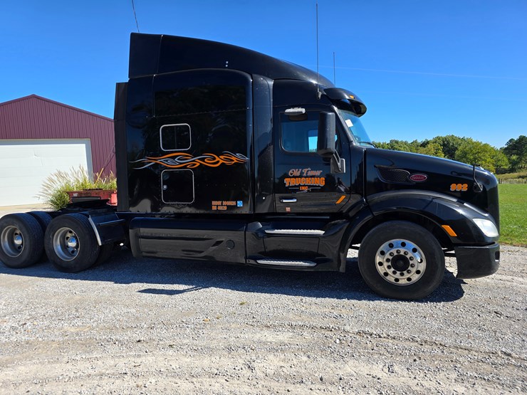 2015-peterbilt-579-image-32