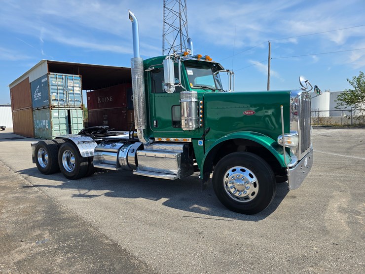 2014-peterbilt-388-image-46