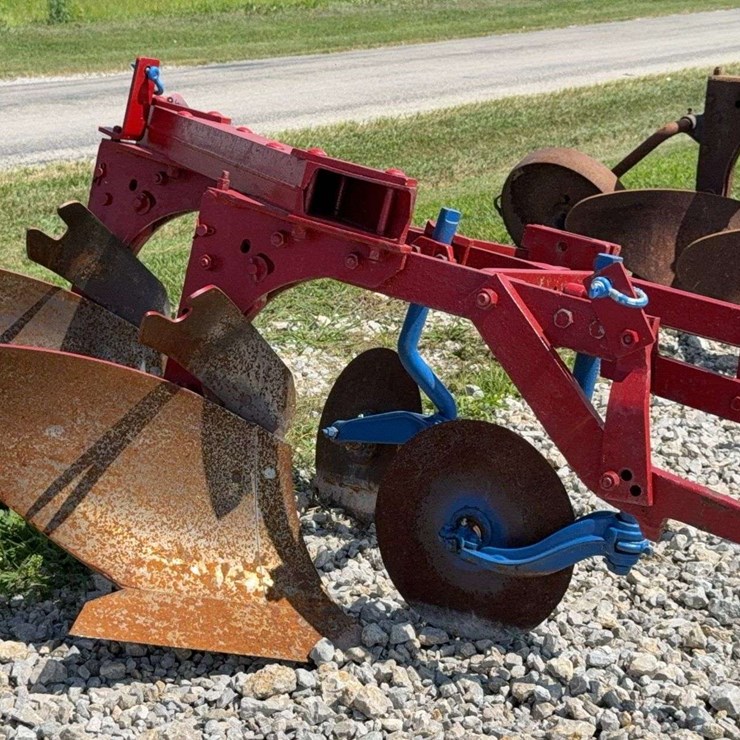 2 Bottom Fast Hitch Plow