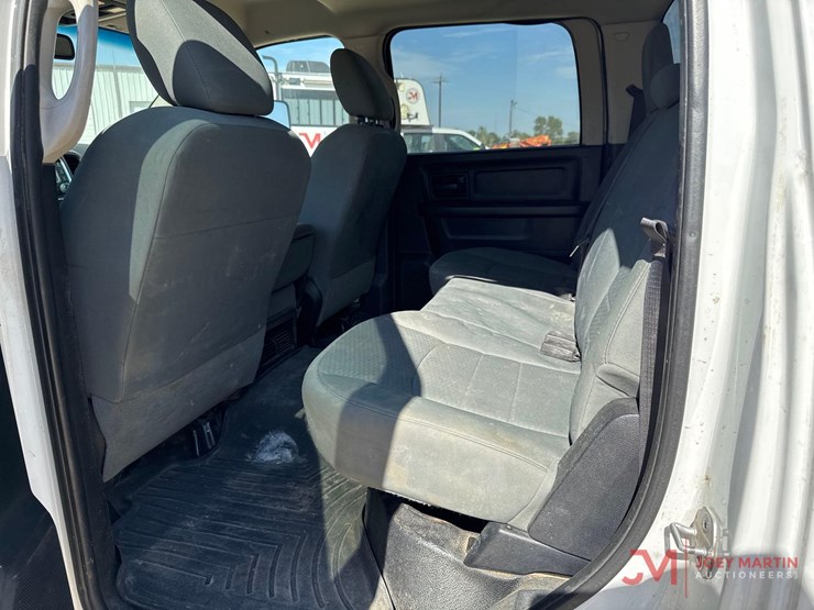 2014-ram-5500-heavy-duty-flat-bed-truck-image-18