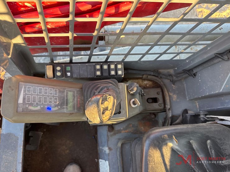 2019-takeuchi-tl8-image-15