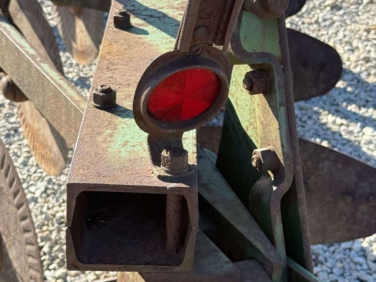 john-deere-4-bottom-pull-type-plow-image-37