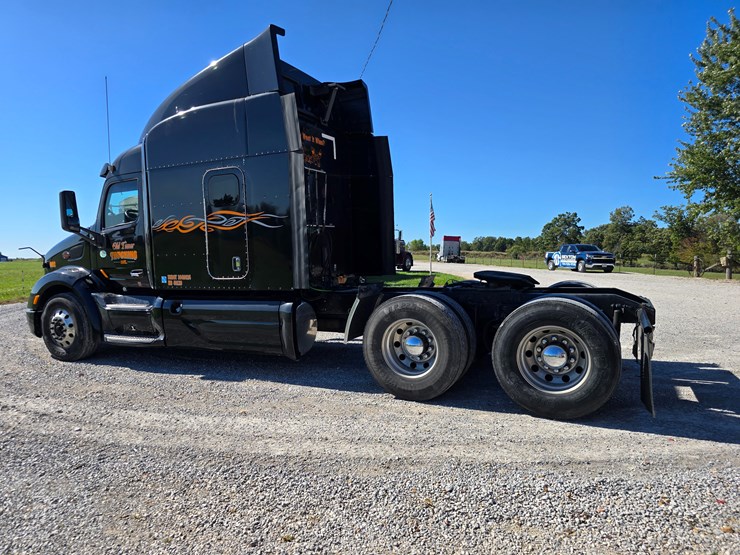 2015-peterbilt-579-image-13