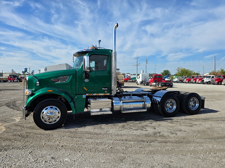 2019-peterbilt-567-image-7