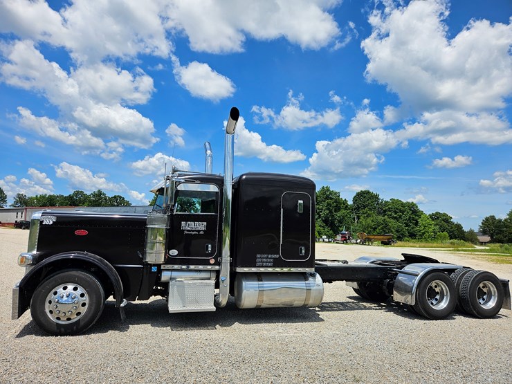 2010-peterbilt-389-image-8