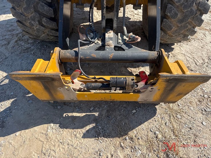 2021-deere-204l-image-5