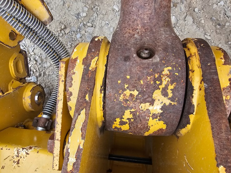 2023-caterpillar-953-image-101