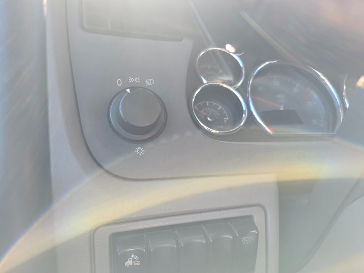 2015-peterbilt-579-image-83