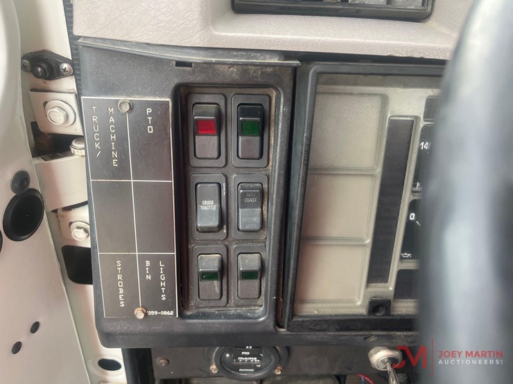 2000-international-4700-image-13