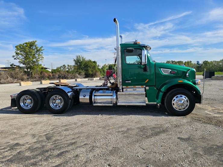 2019-peterbilt-567-image-37