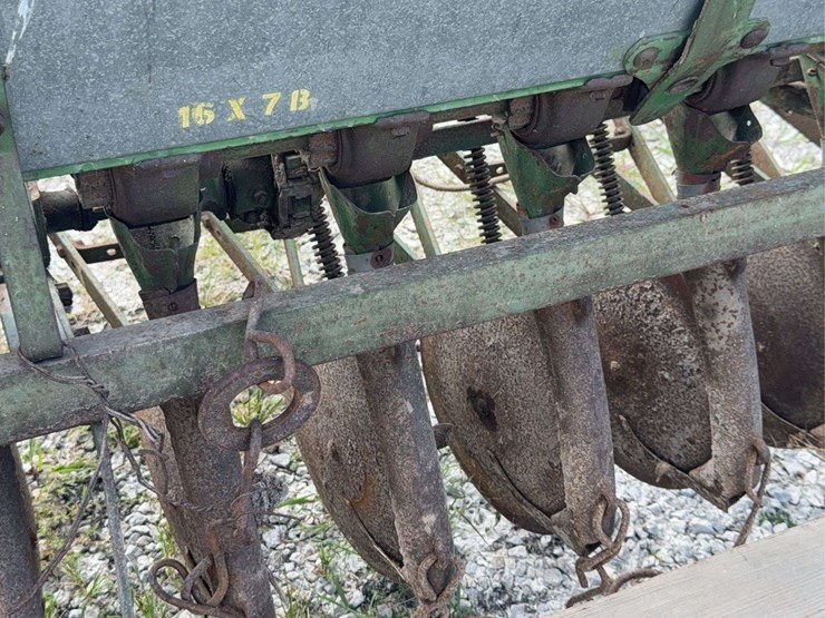 john-deere-model-b-planter-image-26