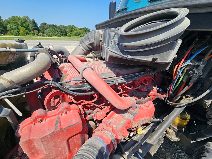 2017-peterbilt-579-image-35