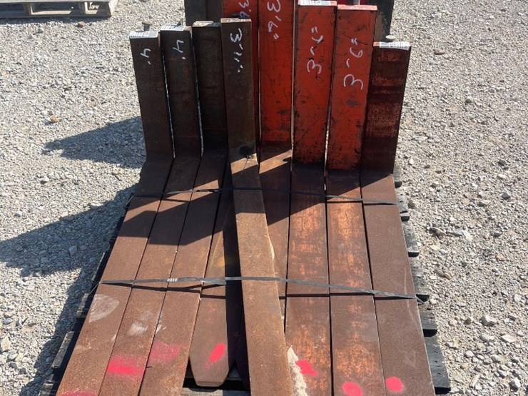 (1)-pair-of-42"-forklift-forks-image-1