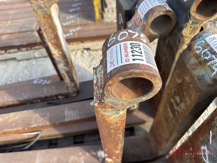 (1)-pair-of-48"-telehandler-forks-image-2