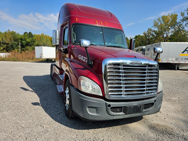 2016-freightliner-cascadia-125-image-29