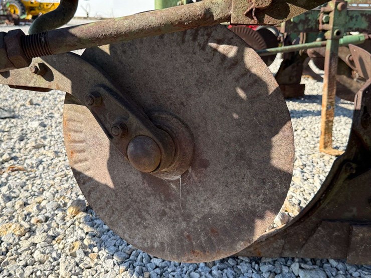 john-deere-4-bottom-pull-type-plow-image-26