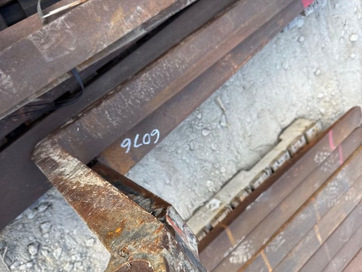 (1)-pair-of-48"-telehandler-forks-image-4