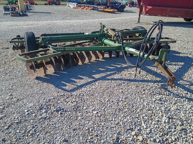john-deere-12-image-1
