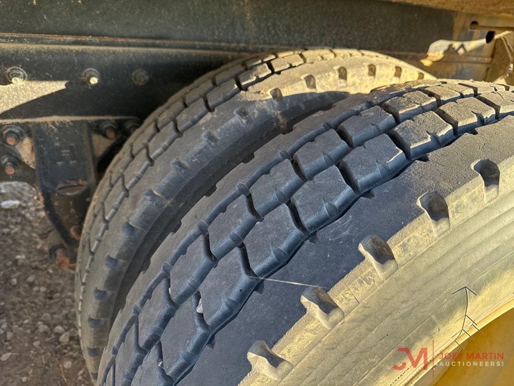 2014-caterpillar-12-image-9