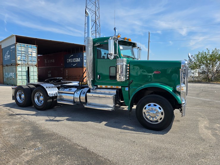 2014-peterbilt-388-image-47