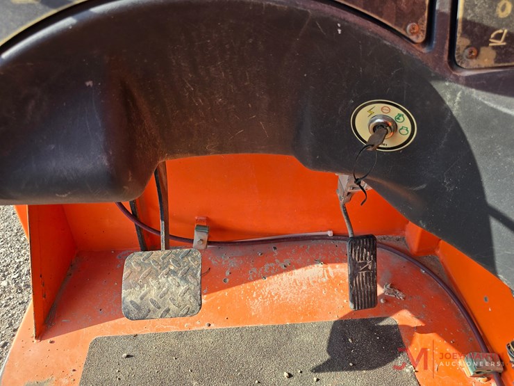 2015-jlg-g6-42a-image-21