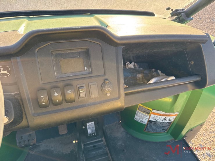 2022-john-deere-gator-image-15
