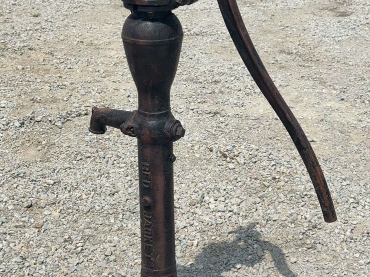 red-jacket-u21-pump-image-5