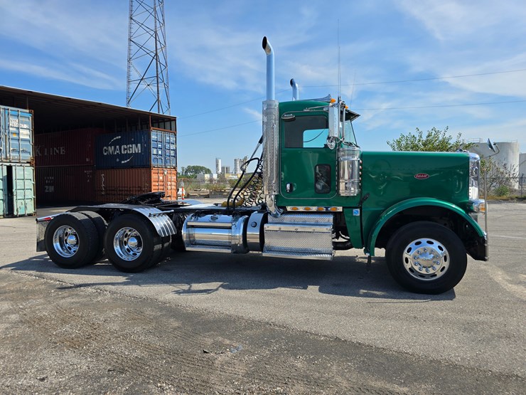 2014-peterbilt-388-image-44
