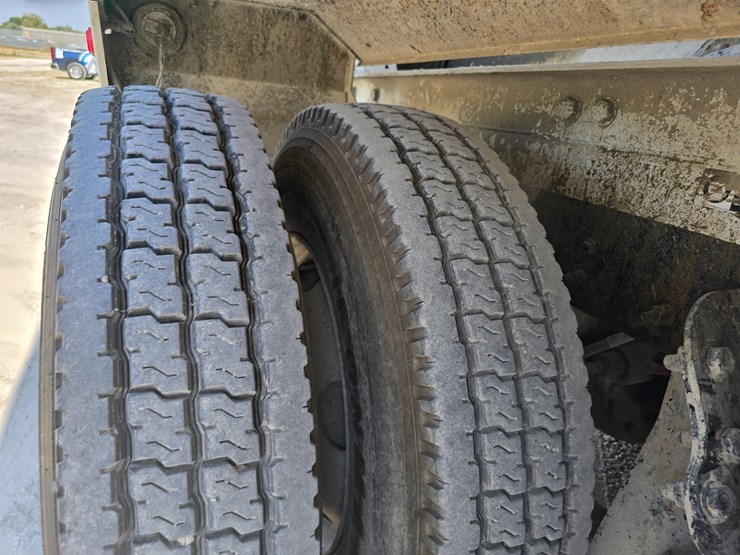 2014-peterbilt-365-image-107