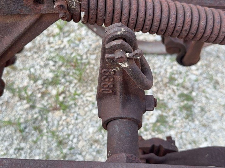 international-2-bottom-plow-image-33