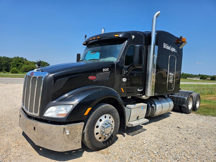 2017-peterbilt-579-image-3