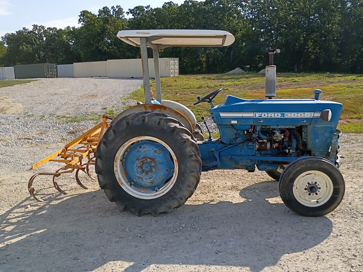 1972-ford-tractor-image-11