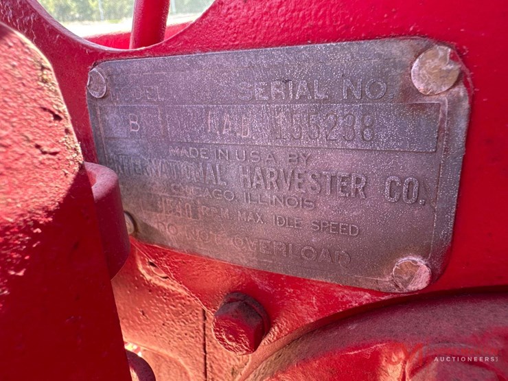 1945-mccormick-deering-farmall-model-b-antique-tractor-image-15