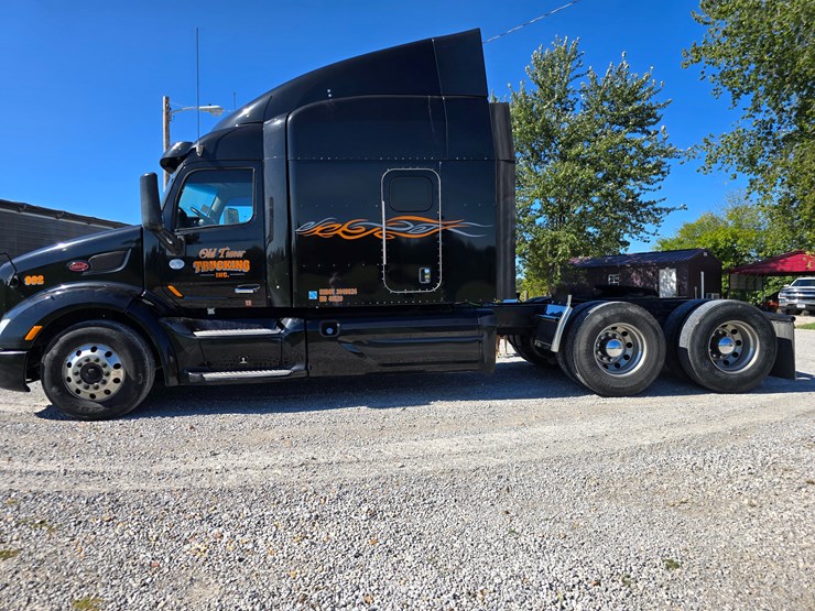 2015-peterbilt-579-image-8