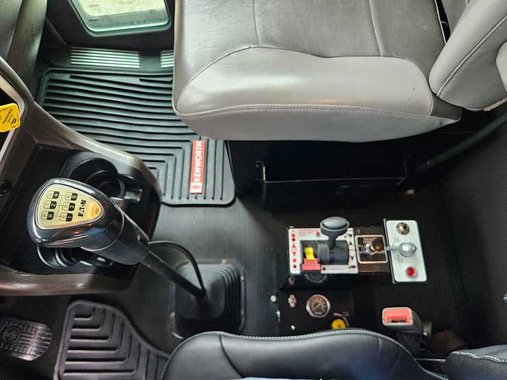 2015-kenworth-t800-image-90