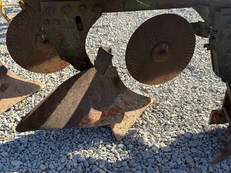 john-deere-4-bottom-pull-type-plow-image-22