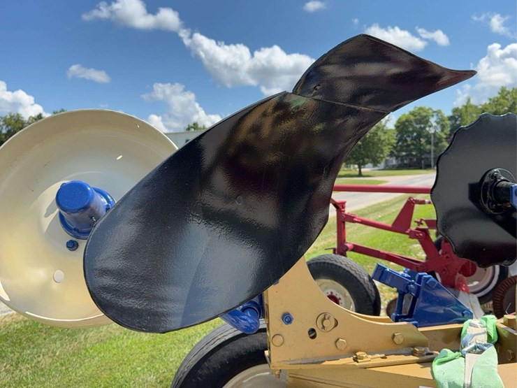 2-bottom-2-way-plow-image-25