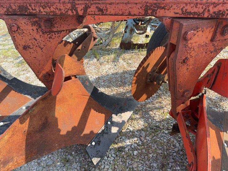 case-four-bottom-plow-image-12