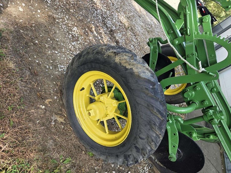 john-deere-52-image-2