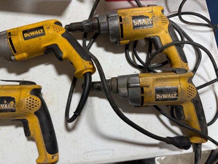 4--dewalt-decking-guns,-all-power-on-image-3