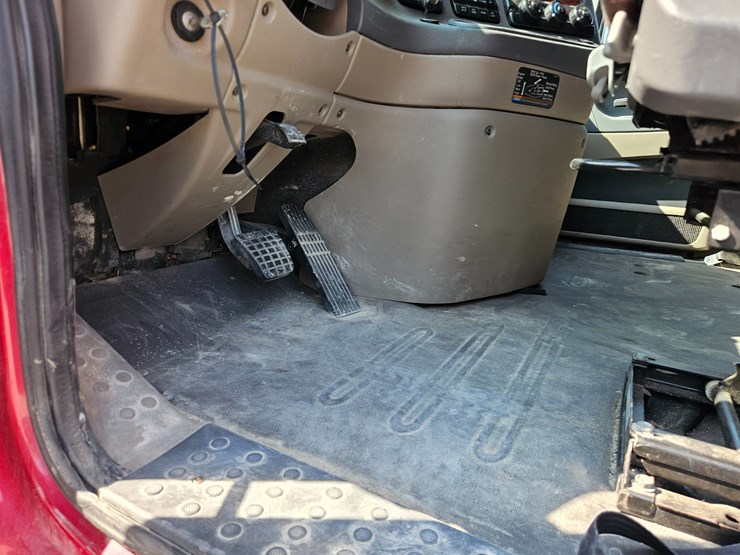 2016-freightliner-cascadia-125-image-55