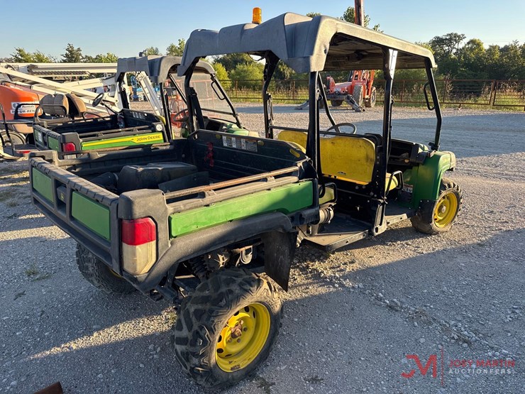 2021-john-deere-gator-image-2