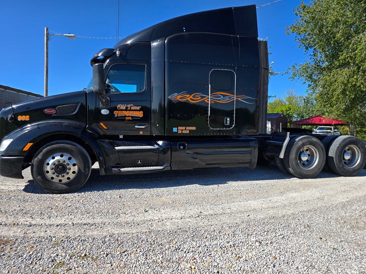 2015-peterbilt-579-image-7