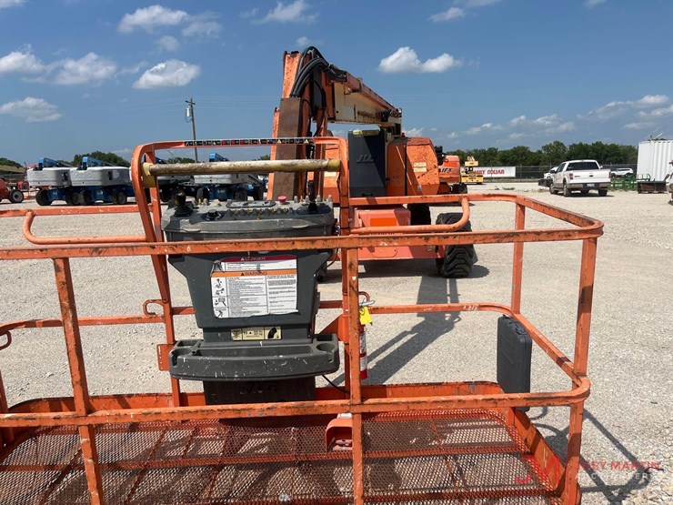 2016-jlg-800aj-image-16