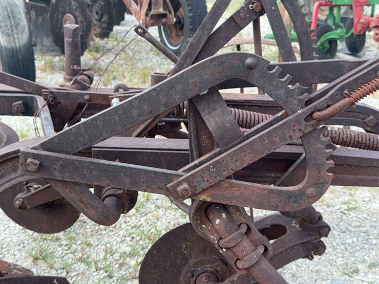 international-2-bottom-plow-image-20