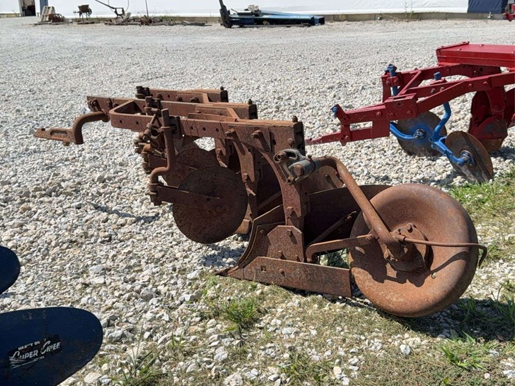 3-bottom-fast-hitch-plow-image-5